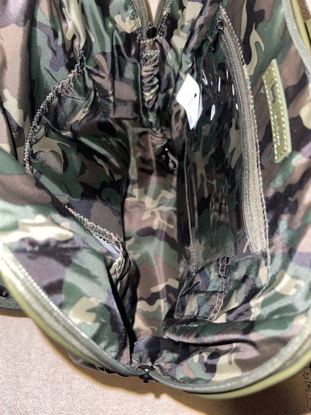 Lug Canter Classic Vegan Leather convertible bag Olive Green/ camo Like New - Picture 8 of 9